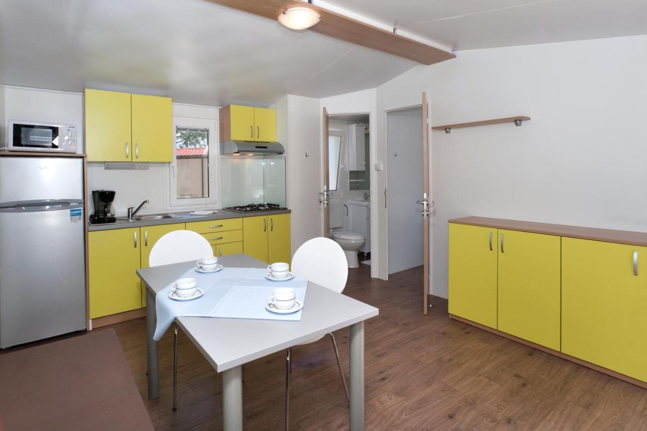 Camping Ulika Mobile Homes - Naturist Cervar-Porat Luaran gambar