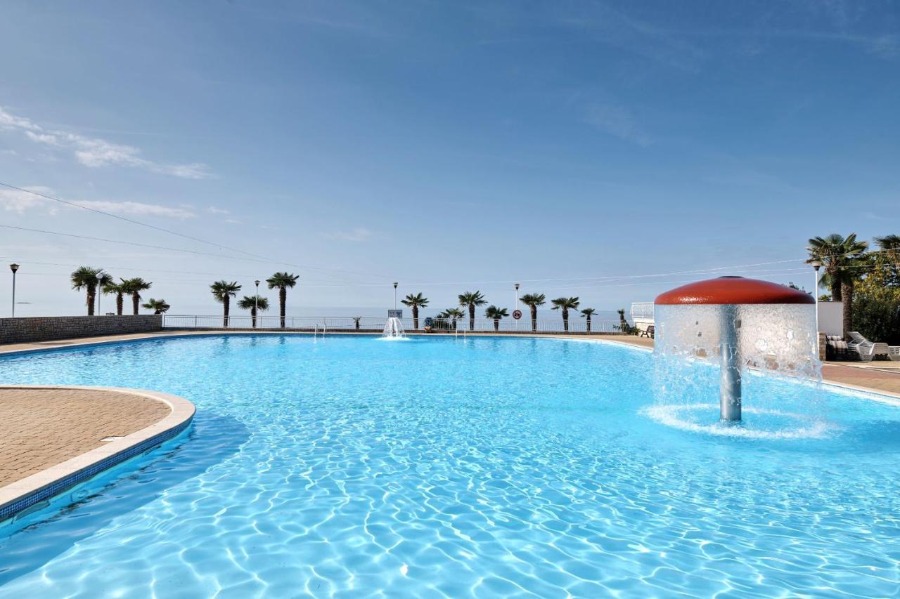 Camping Ulika Mobile Homes - Naturist Cervar-Porat Luaran gambar