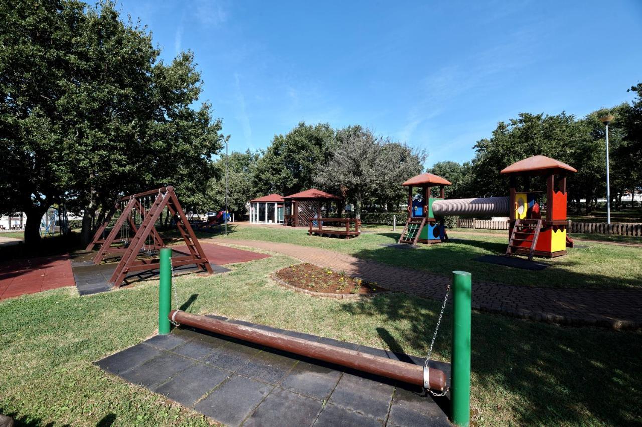 Camping Ulika Mobile Homes - Naturist Cervar-Porat Luaran gambar