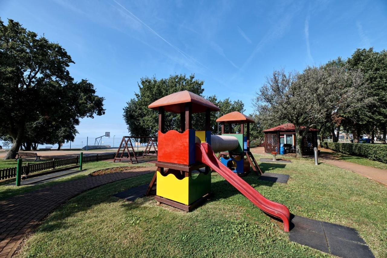 Camping Ulika Mobile Homes - Naturist Cervar-Porat Luaran gambar
